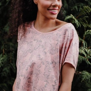 有機棉寬領舒肩短擺上衣 SHELYAK