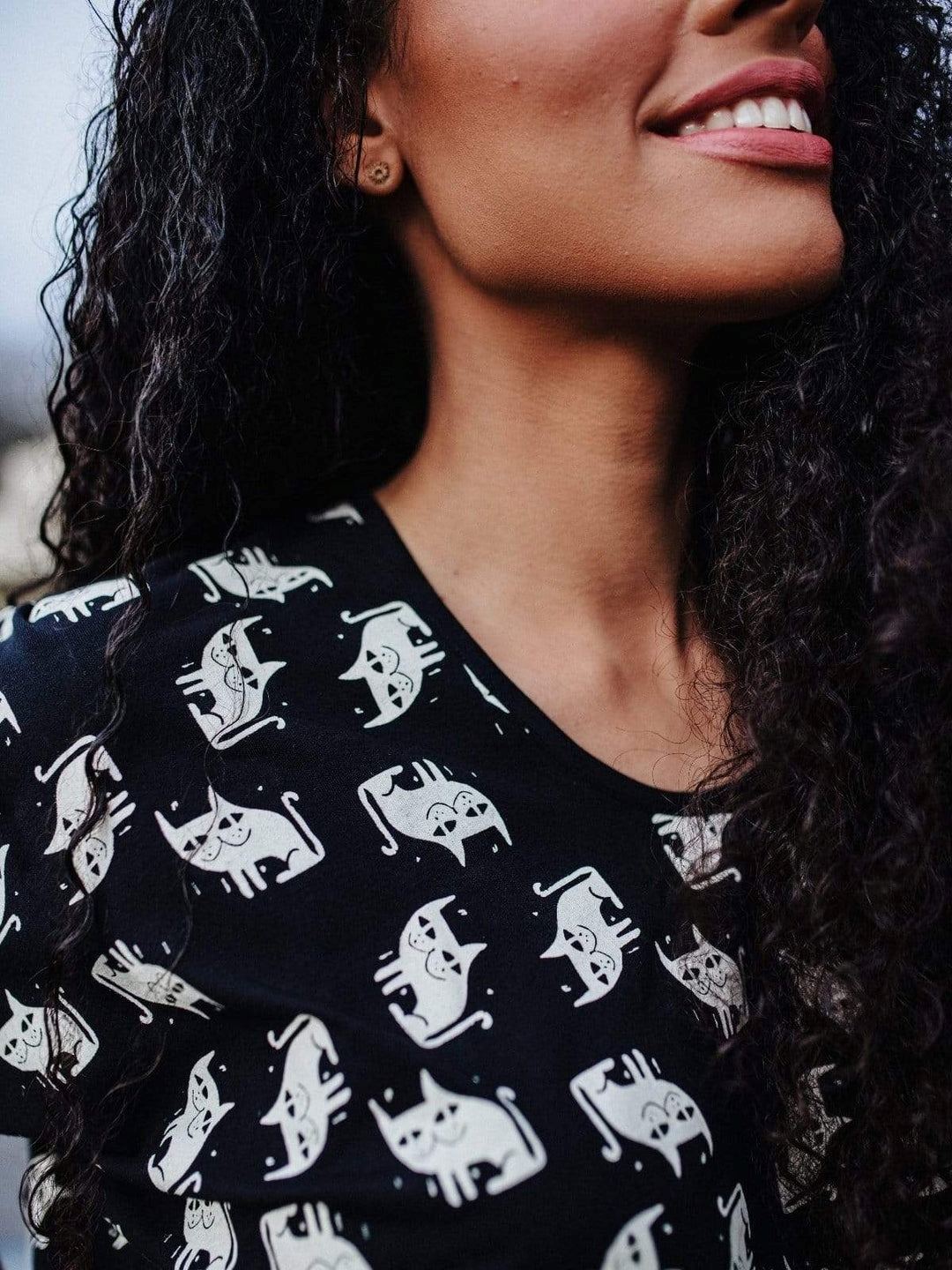 NO NASTIES 斜肩寬版上衣 頑朵貓貓 2 - Aporia Agathon