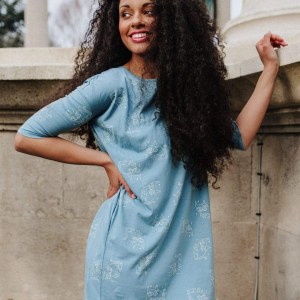 有機棉船領長版連身俏裙：藍裁女貓