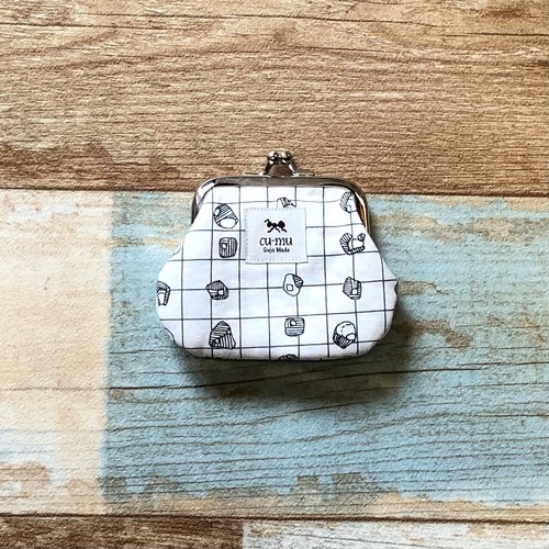 cu-mu岐阜別趣布小物 布作日式珠釦零錢包 - 玉石藏 - 白