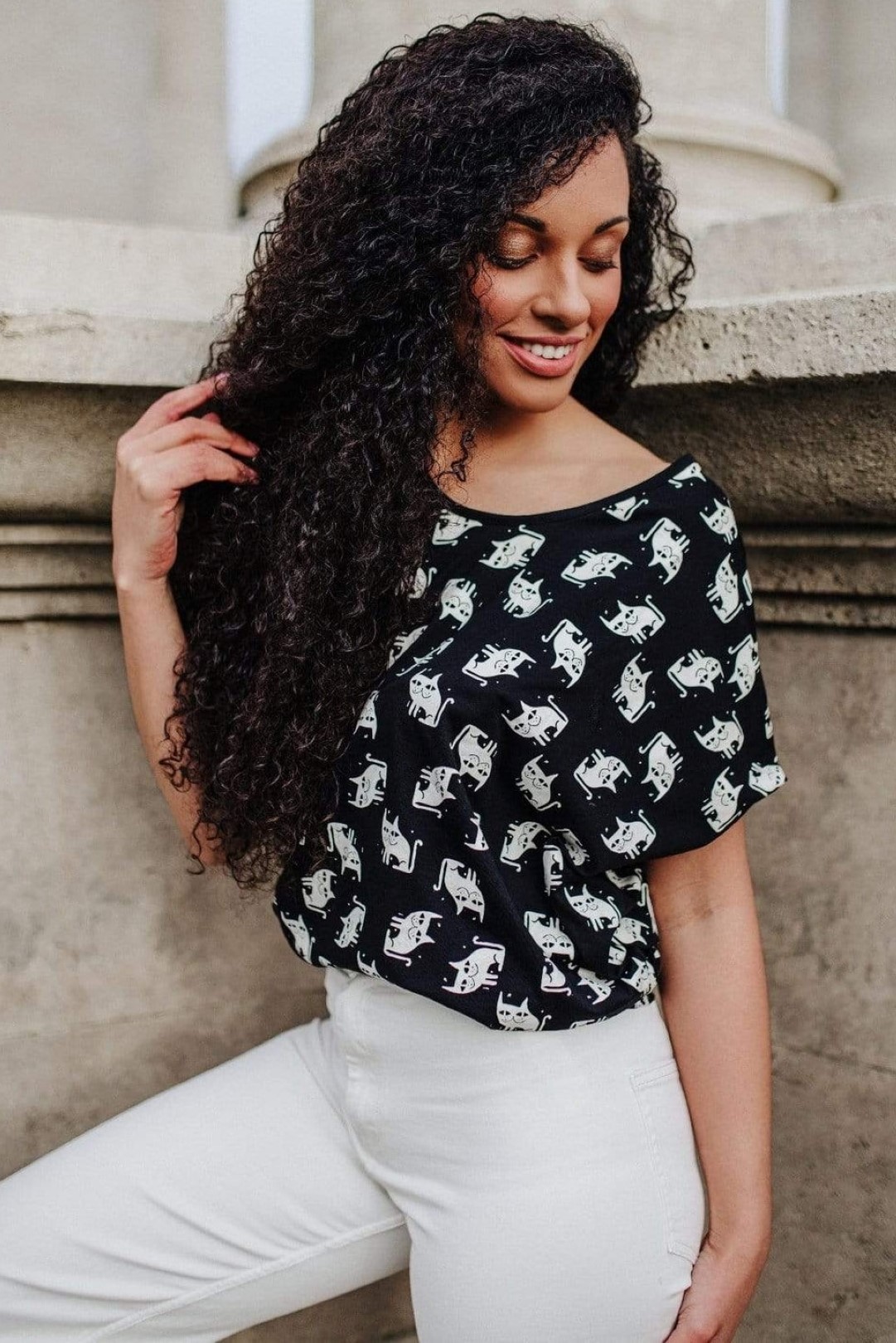 NO NASTIES 斜肩寬版上衣 - 頑朵貓貓